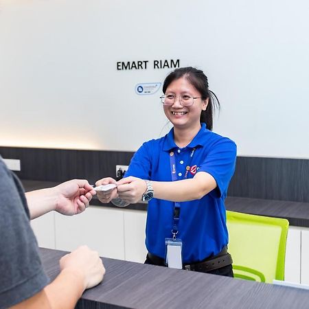 Emart Hotel  Miri Exterior foto